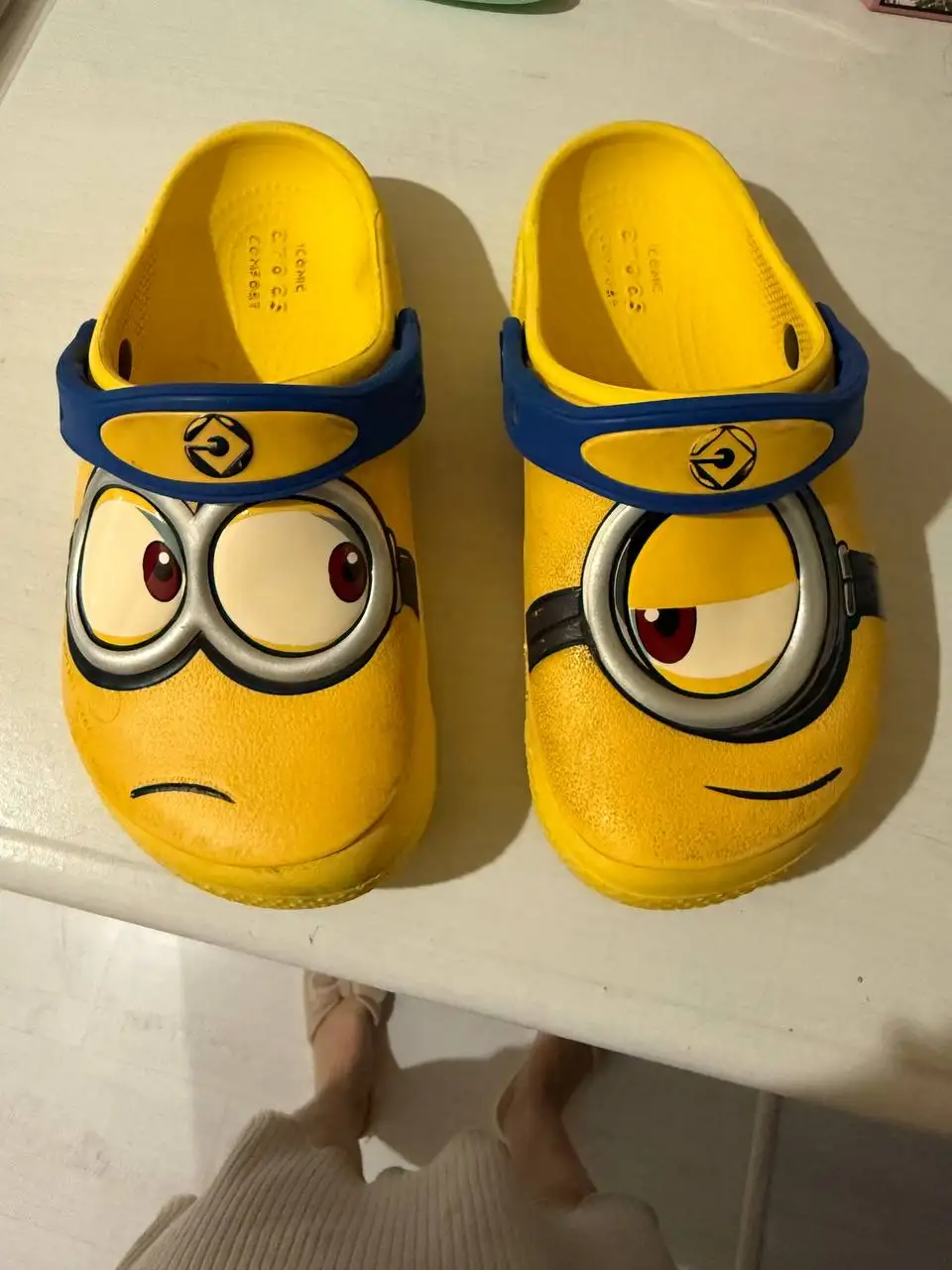 Crocs c13 30-31р и чемодан миньон - Товары для детей в Мытищи