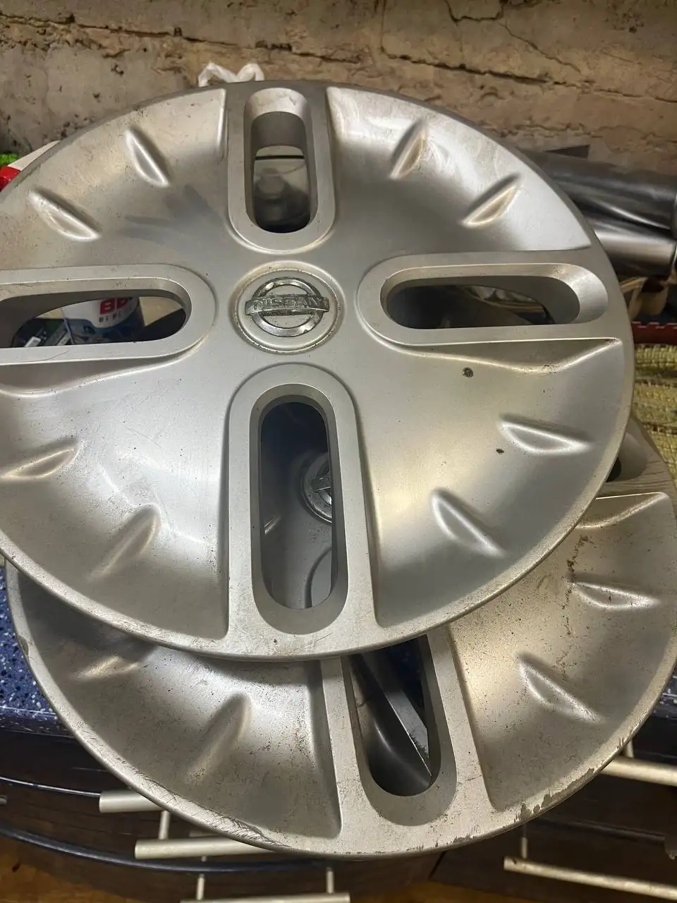Диски Ниссан штампованные R15 4x100 с оригинальными колпаками - Диски (Авто) в Мытищи