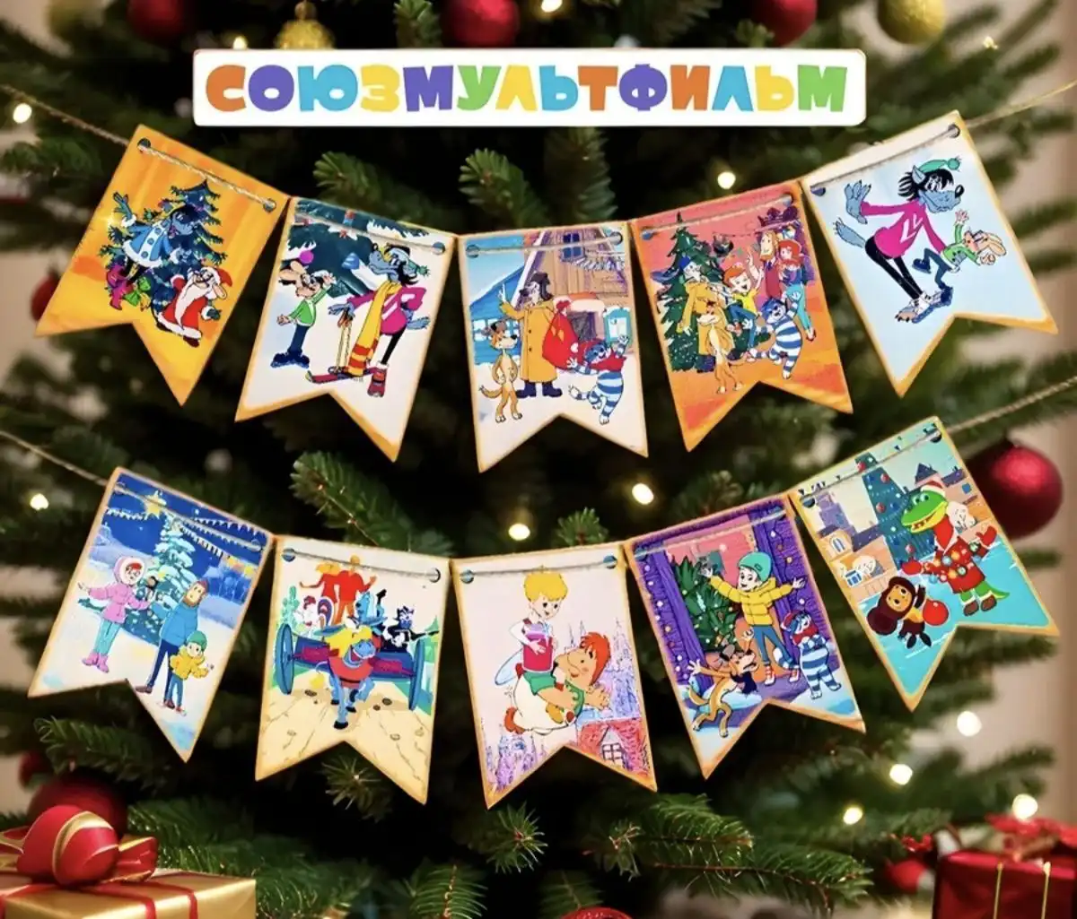 Новогодняя гирлянда из дерева с бантиками