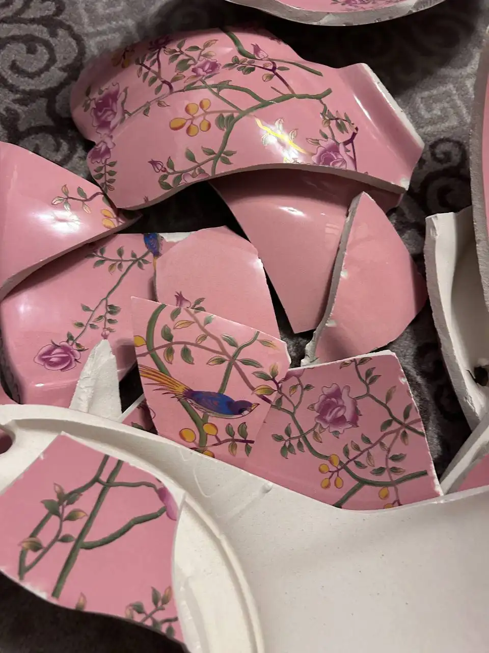 Осколки от битой раковины для творчества