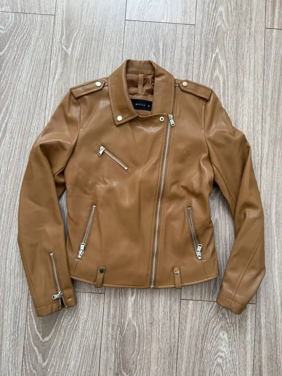 Женская кожаная косуха MOHITO