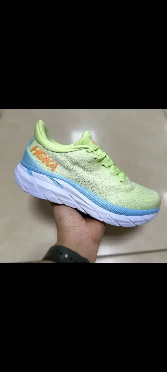 Кроссовки разных размеров