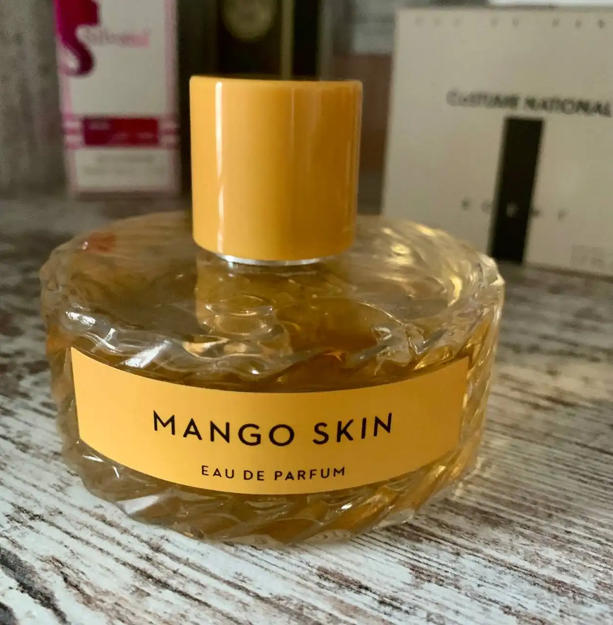 Продажа духов Манго Скин Вильгельма с подарком Андромеда