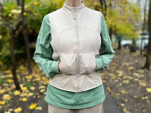 Кремовая жилетка Hennes by H&M размер 36 - Одежда в Балашиха