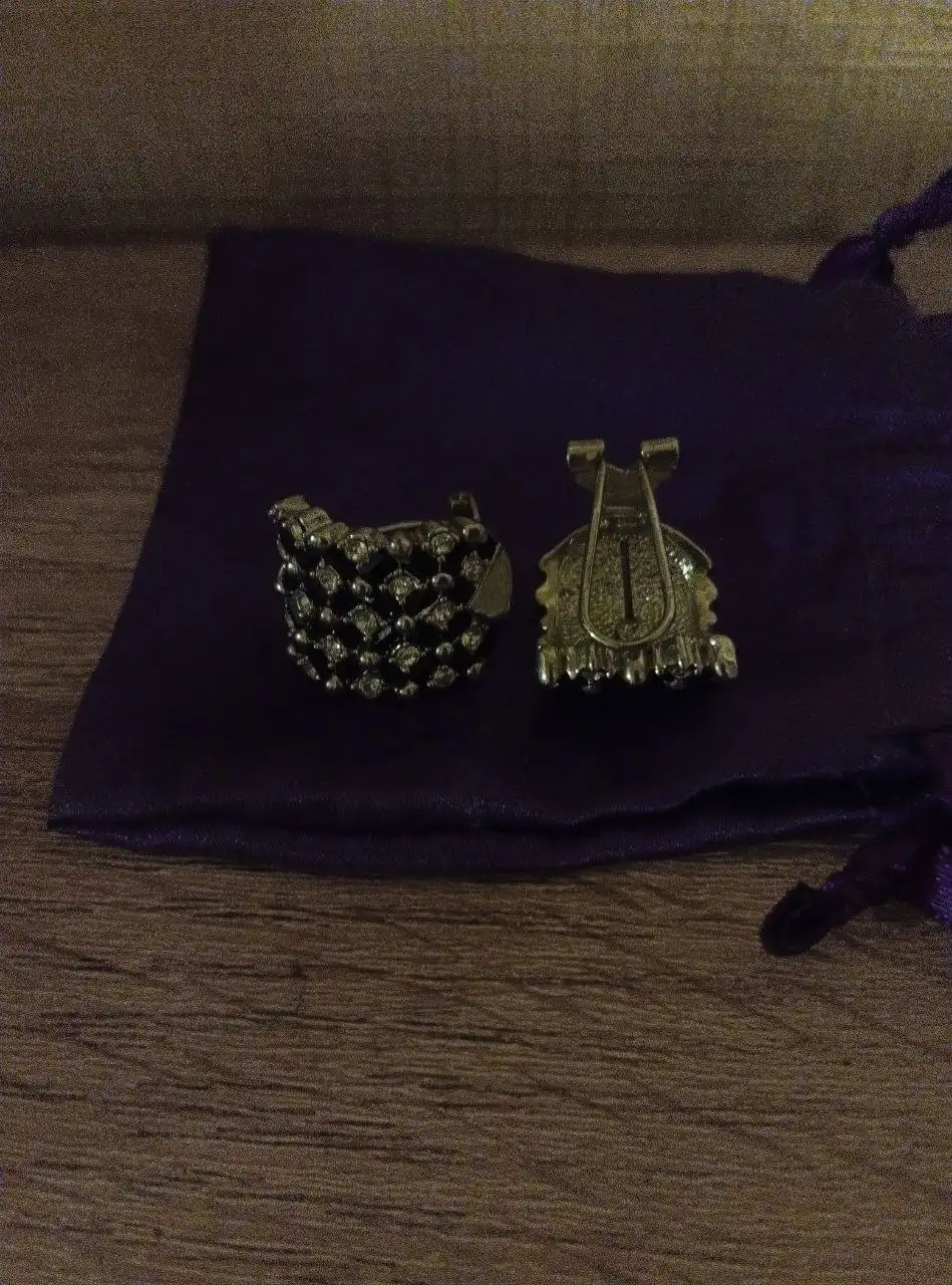 Продам серьги в ЖК Столичный