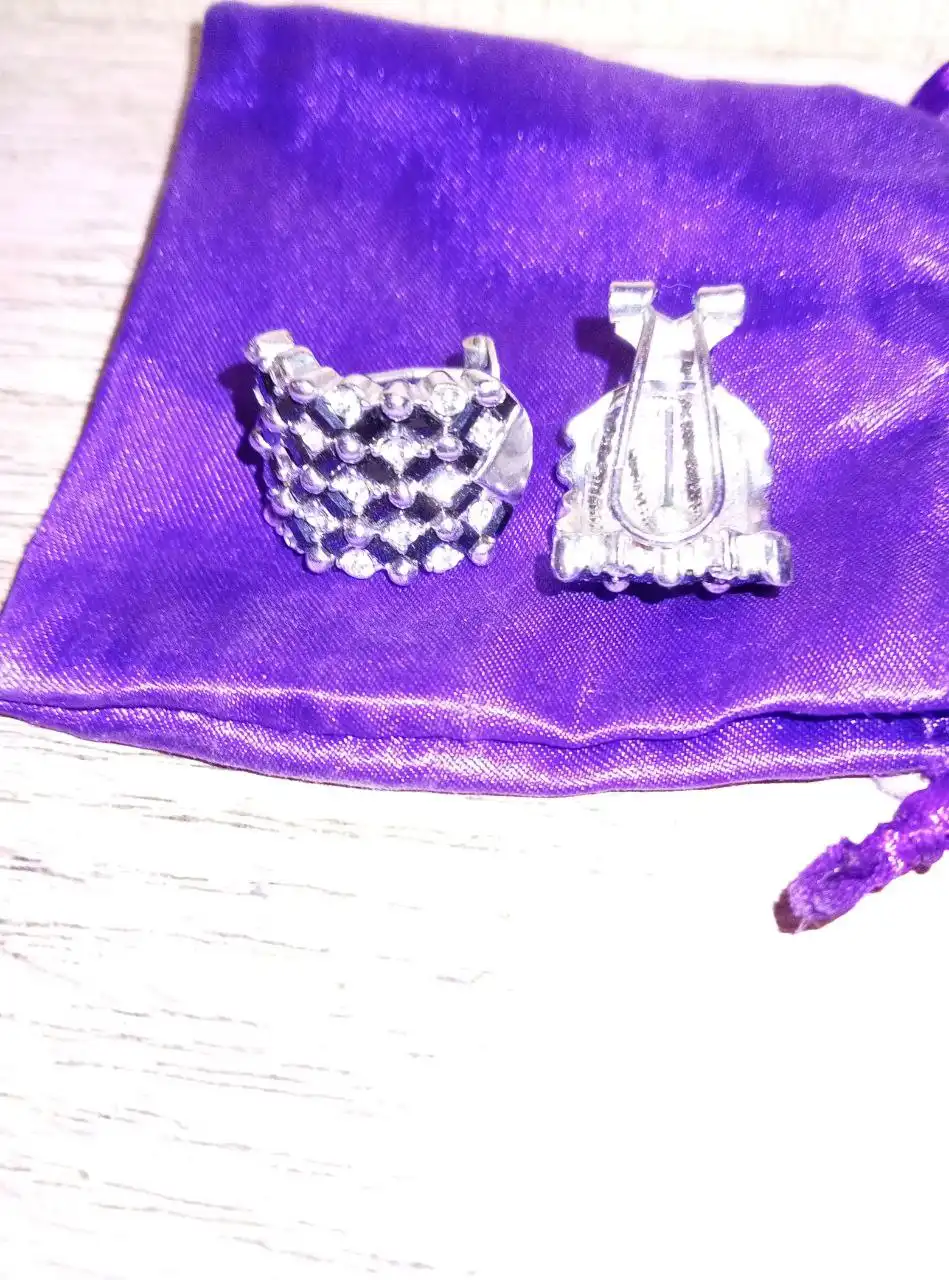 Продам серьги в ЖК Столичный