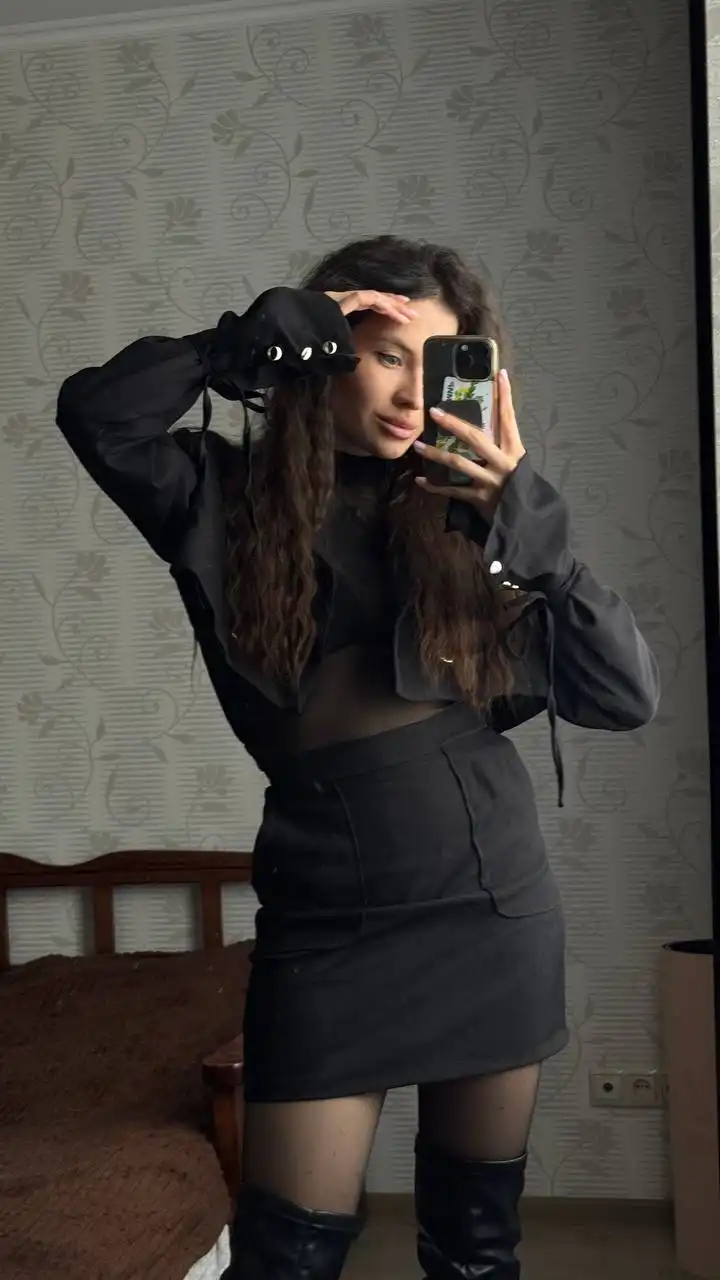 Костюм в размере S, надевала 1 раз