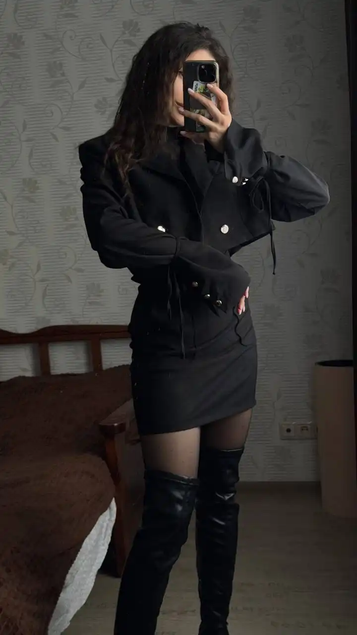 Костюм в размере S, надевала 1 раз