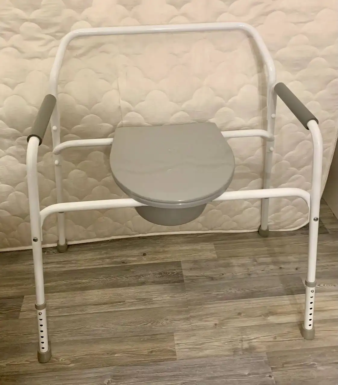 Санитарное кресло туалет новое