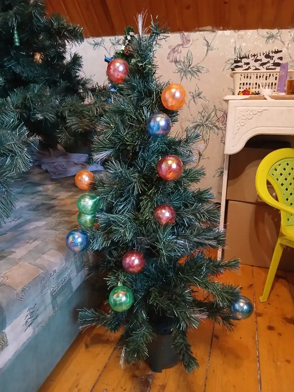 Продажа трех искусственных елок