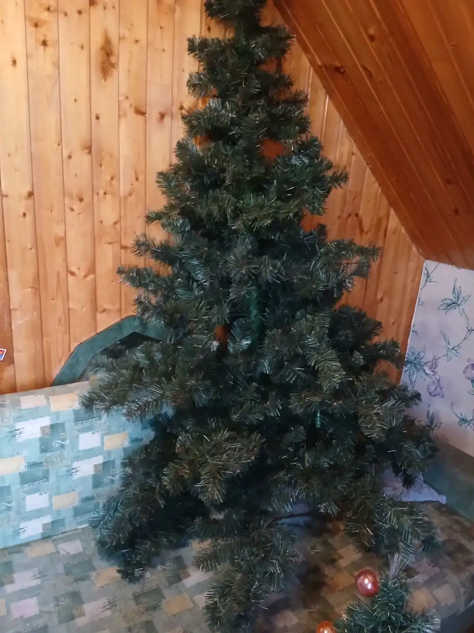 Продажа трех искусственных елок