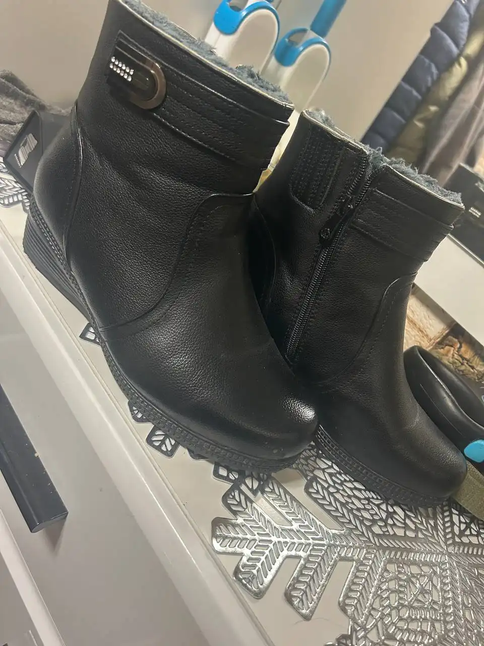 Продам новые ботинки 40 размера