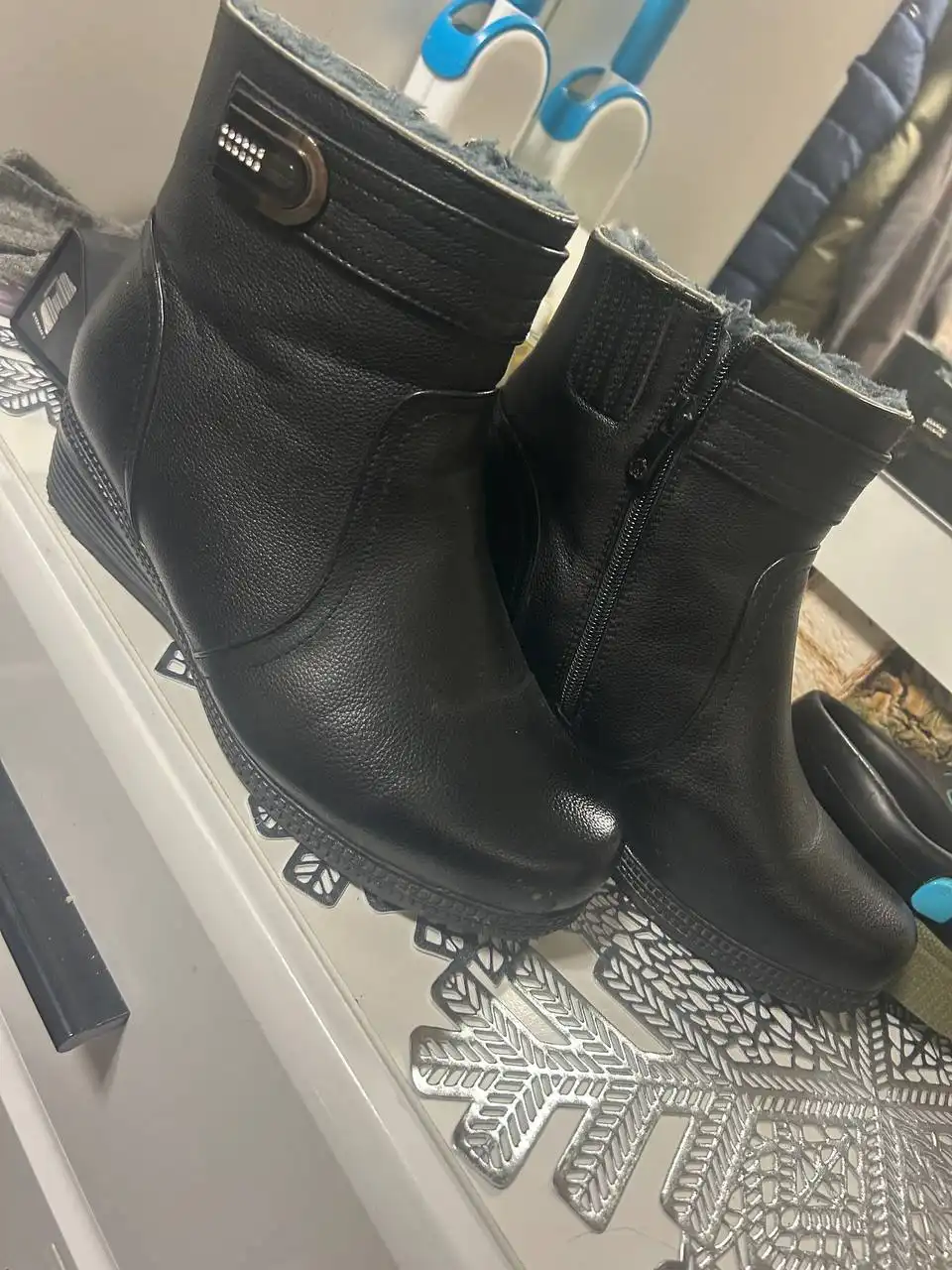 Продам новые ботинки 40 размера