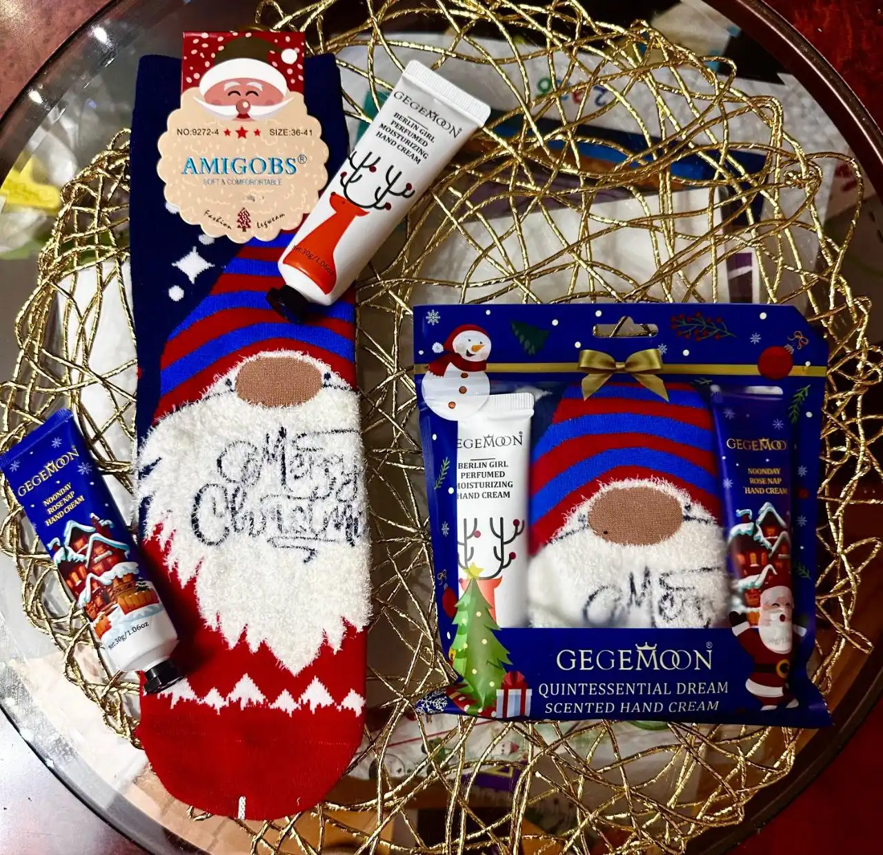 Новогодний набор с теплыми носками и кремом для рук