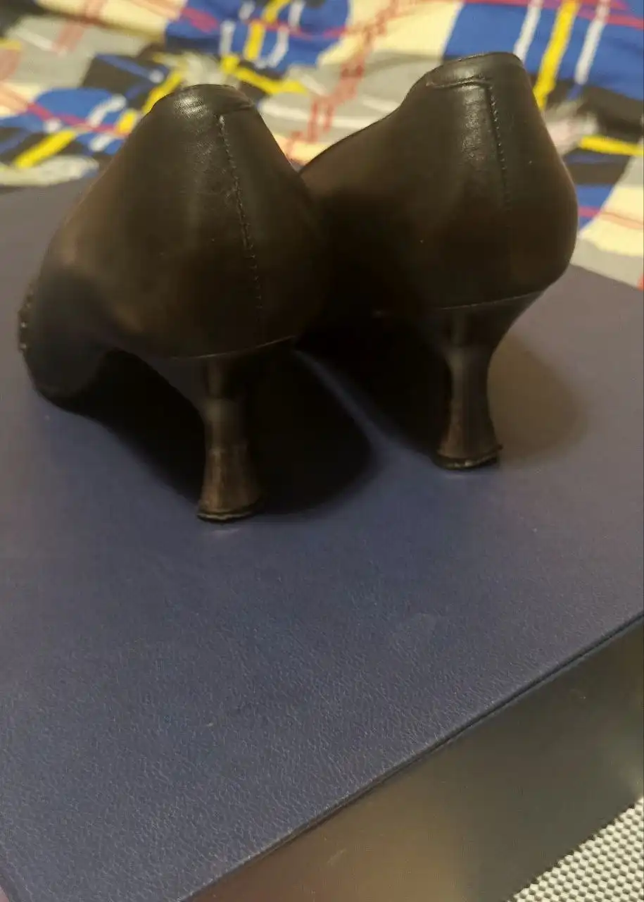 Туфли Carnaby черные кожаные 38 размер