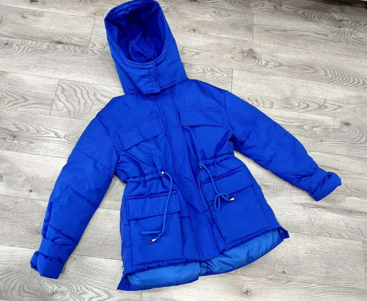 Зимняя куртка размер S-М в отличном состоянии