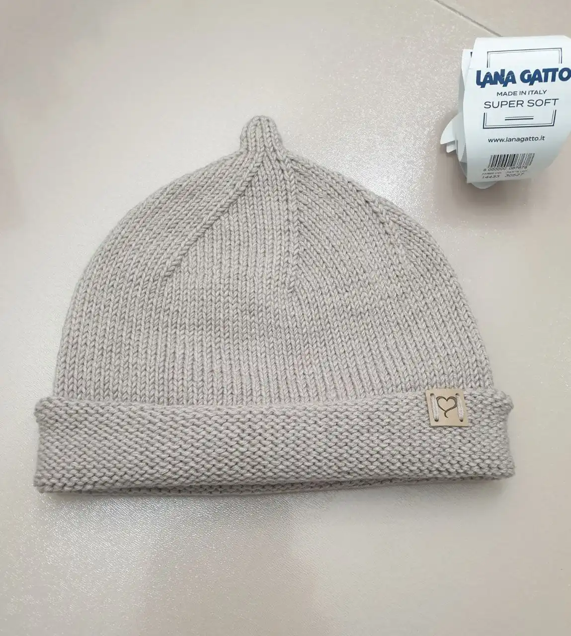 Продам шапки ручной работы из шерсти