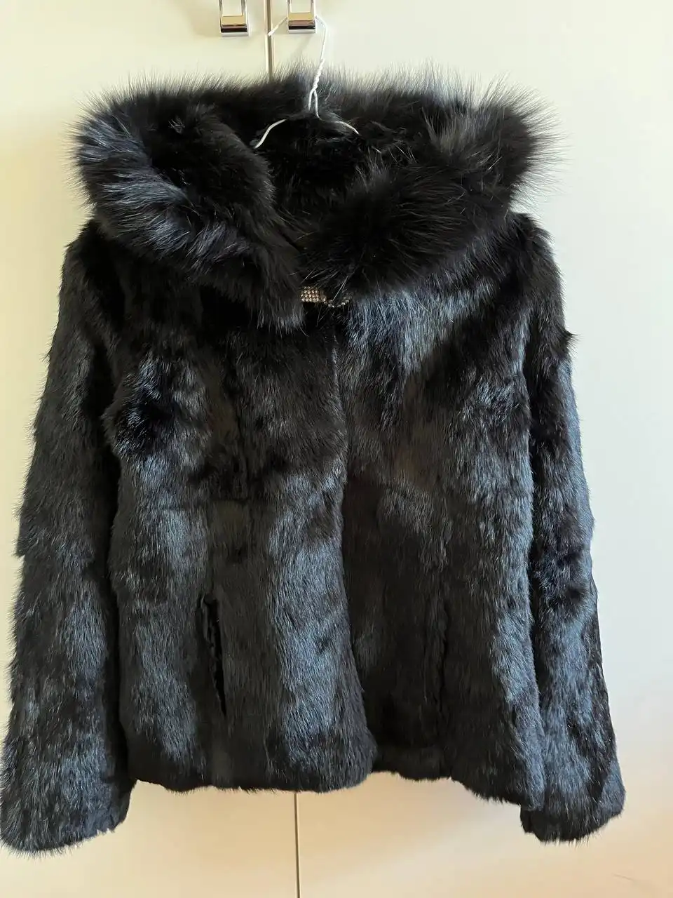 Полушубок с капюшоном размер 48-50