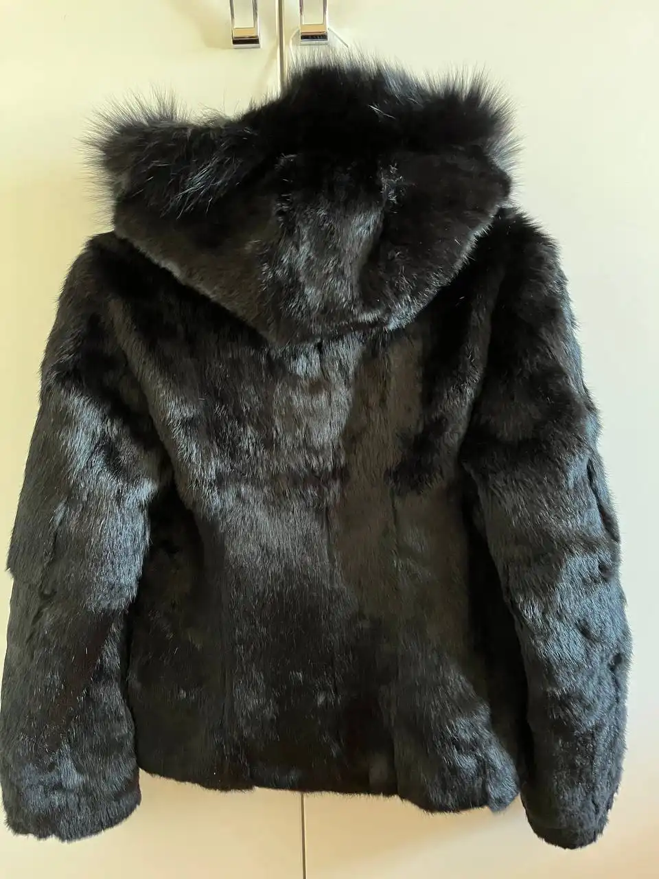 Полушубок с капюшоном размер 48-50