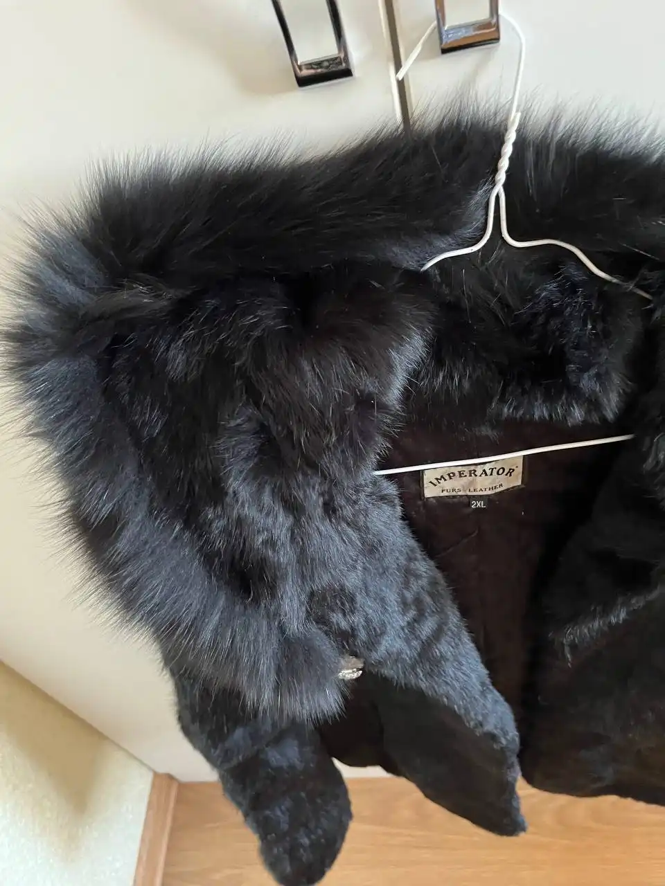 Полушубок с капюшоном размер 48-50