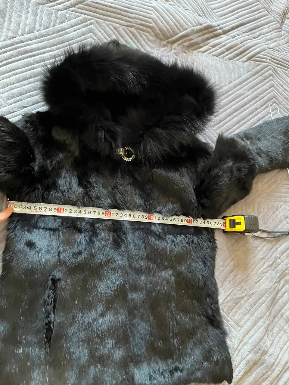 Полушубок с капюшоном размер 48-50