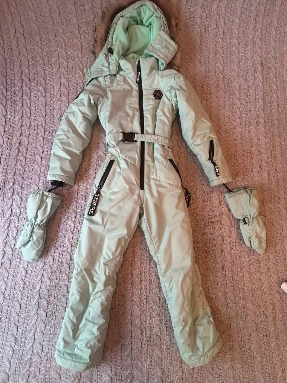 Продам детский комбинезон Tomas Premium мятного цвета