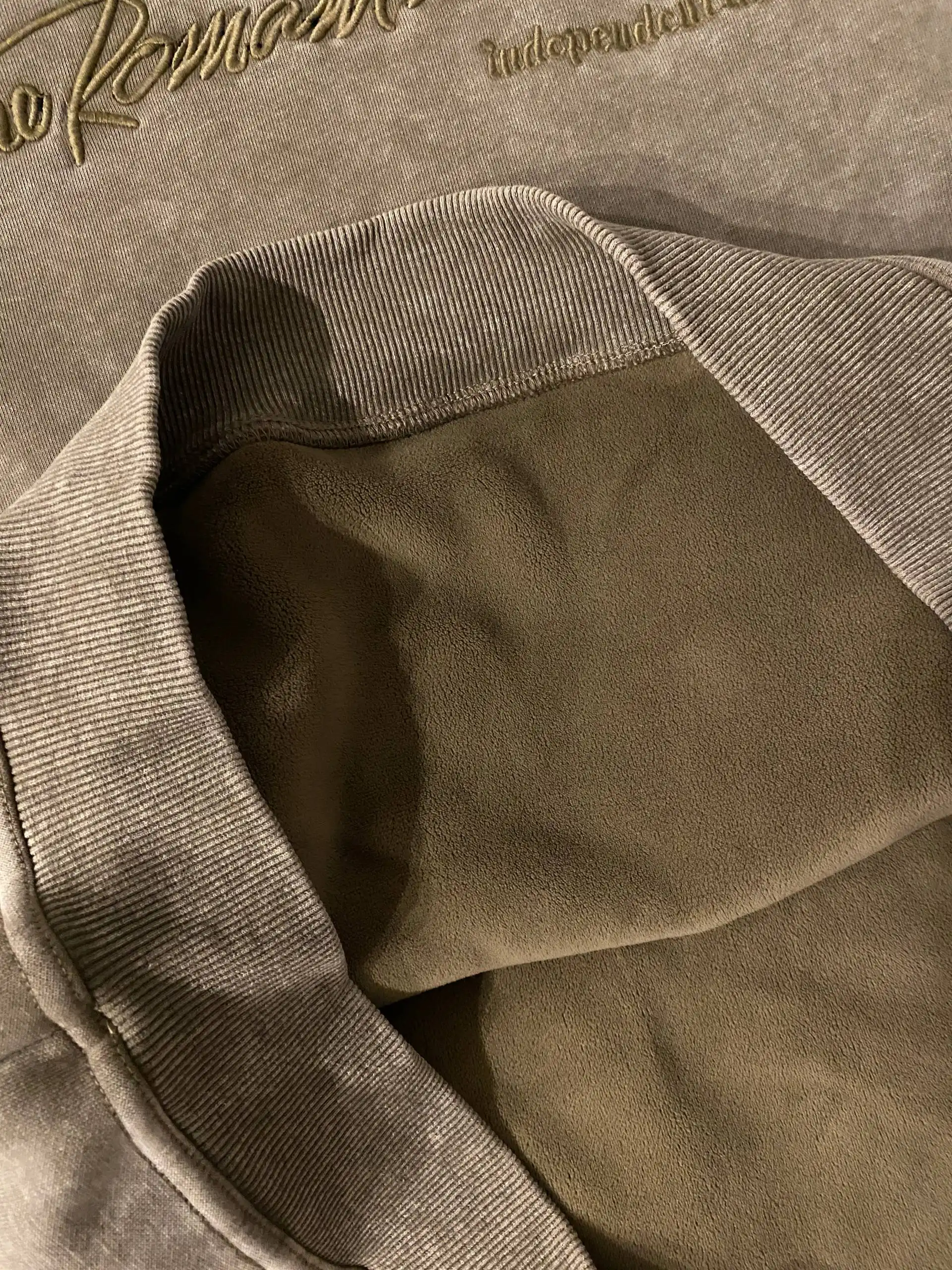 Продажа женского утепленного свитшота - Верхняя одежда (Одежда) в Балашиха