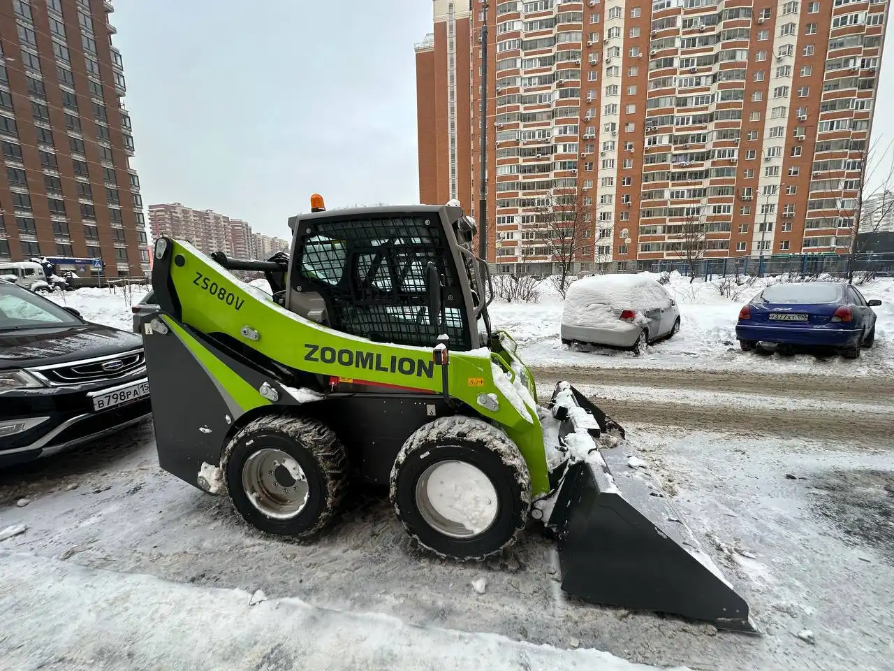 Уборка территории мини-погрузчиком с оператором - Уборка (Услуги) в Балашиха