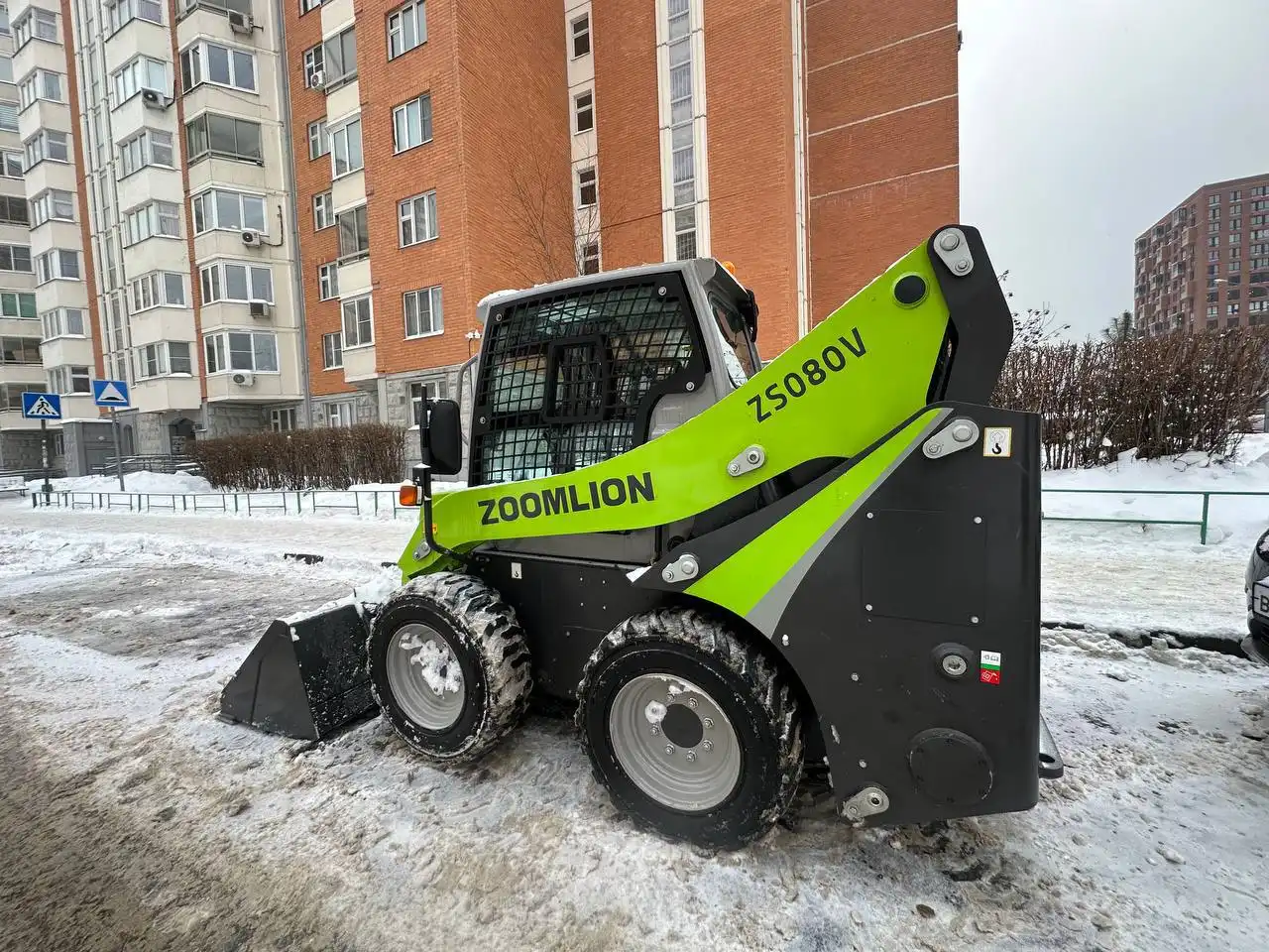 Уборка территории мини-погрузчиком с оператором - Уборка (Услуги) в Балашиха