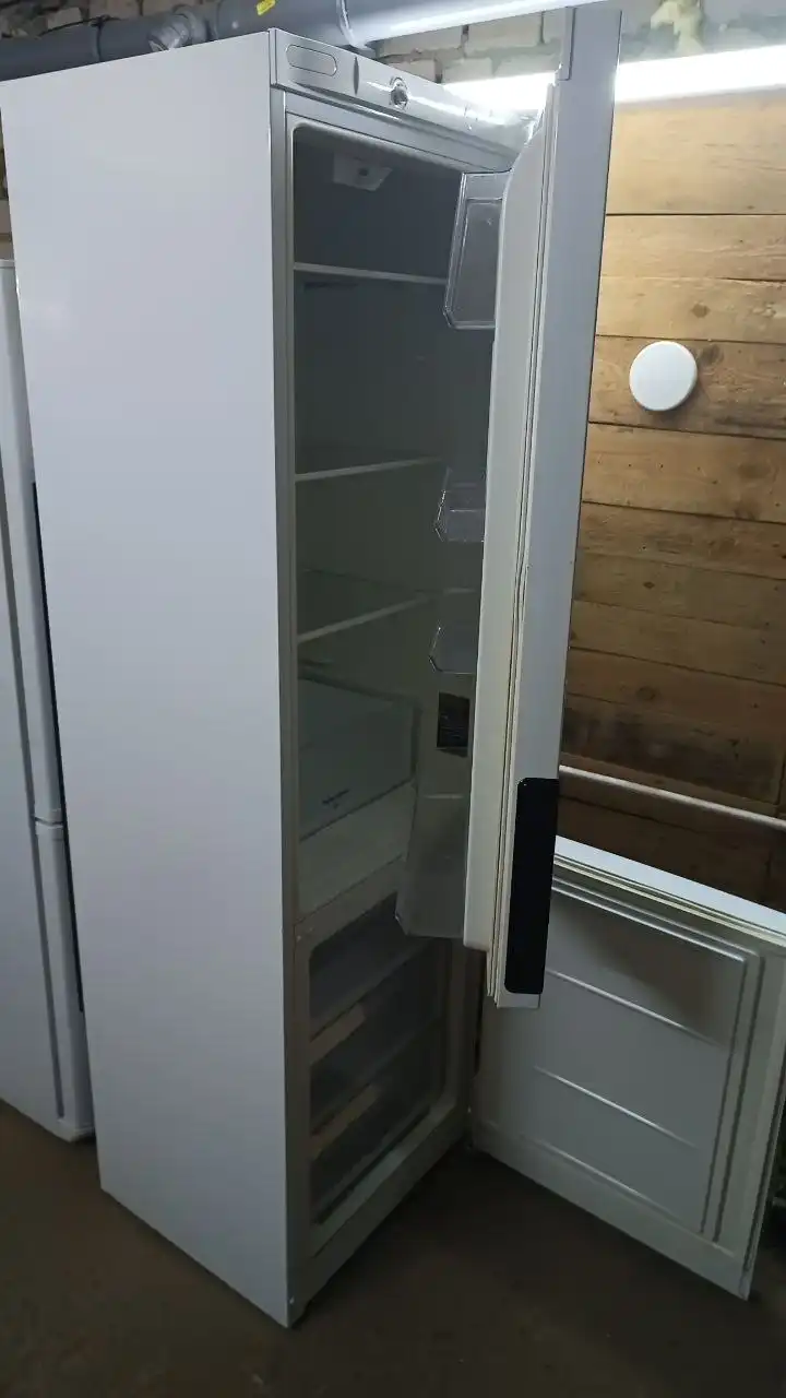 Холодильник требует ремонта - Барахолка в Балашиха