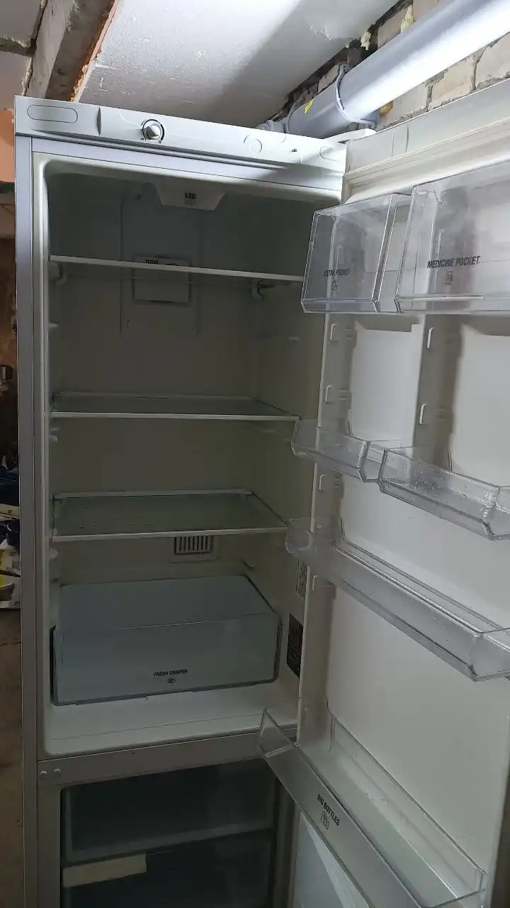 Холодильник требует ремонта - Барахолка в Балашиха