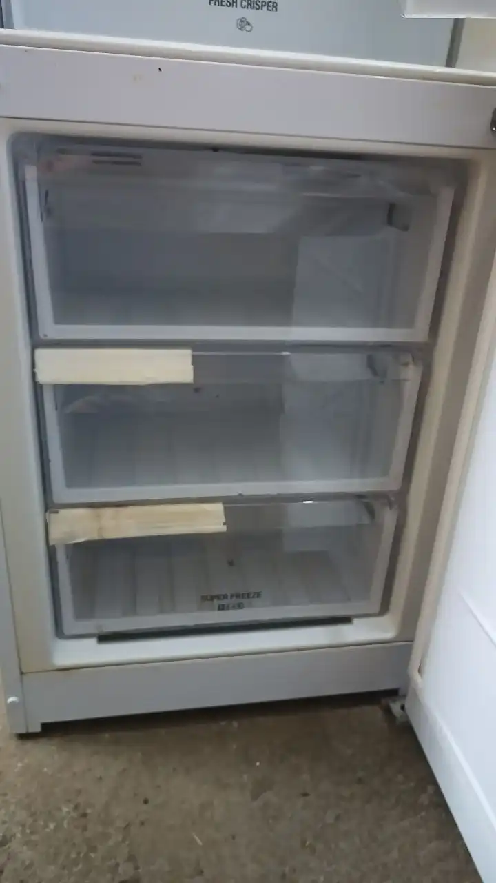 Холодильник требует ремонта - Барахолка в Балашиха