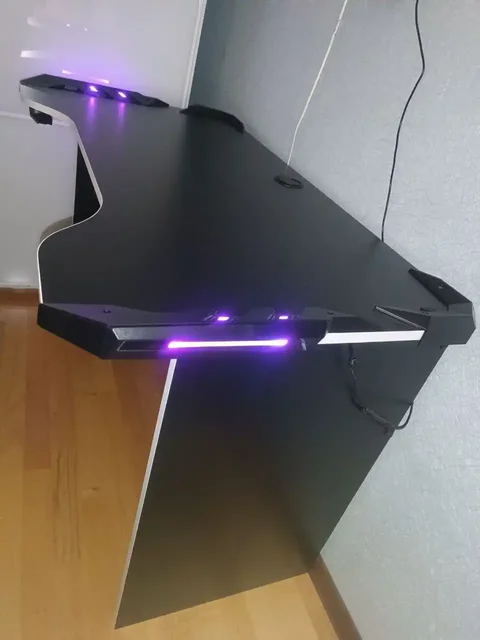 Продам новый геймерский стол с RGB подсветкой - Потерянные и найденные животные в Балашиха