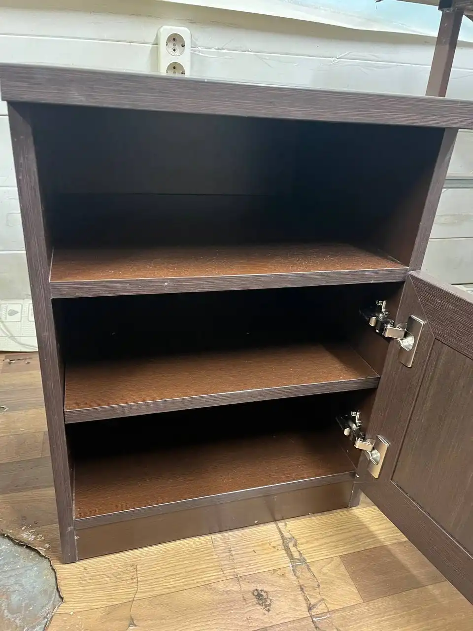 Продажа комплекта мебели: кровать, тумбочки, стол - Мебель (Для дома и дачи) в Москва