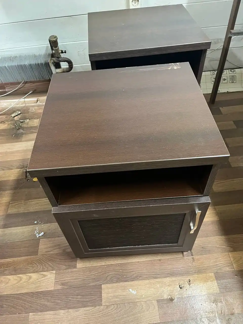 Продажа комплекта мебели: кровать, тумбочки, стол - Мебель (Для дома и дачи) в Москва