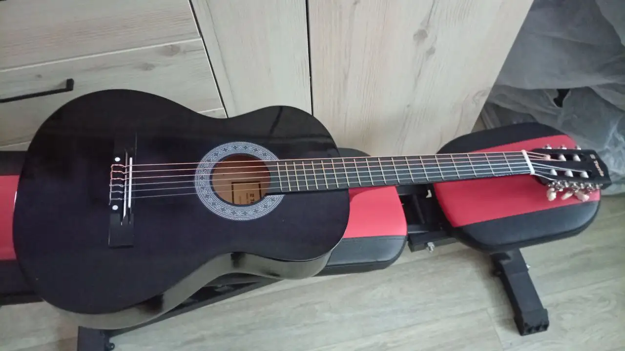 Акустическая гитара - Музыкальные инструменты (Хобби и отдых) в Балашиха