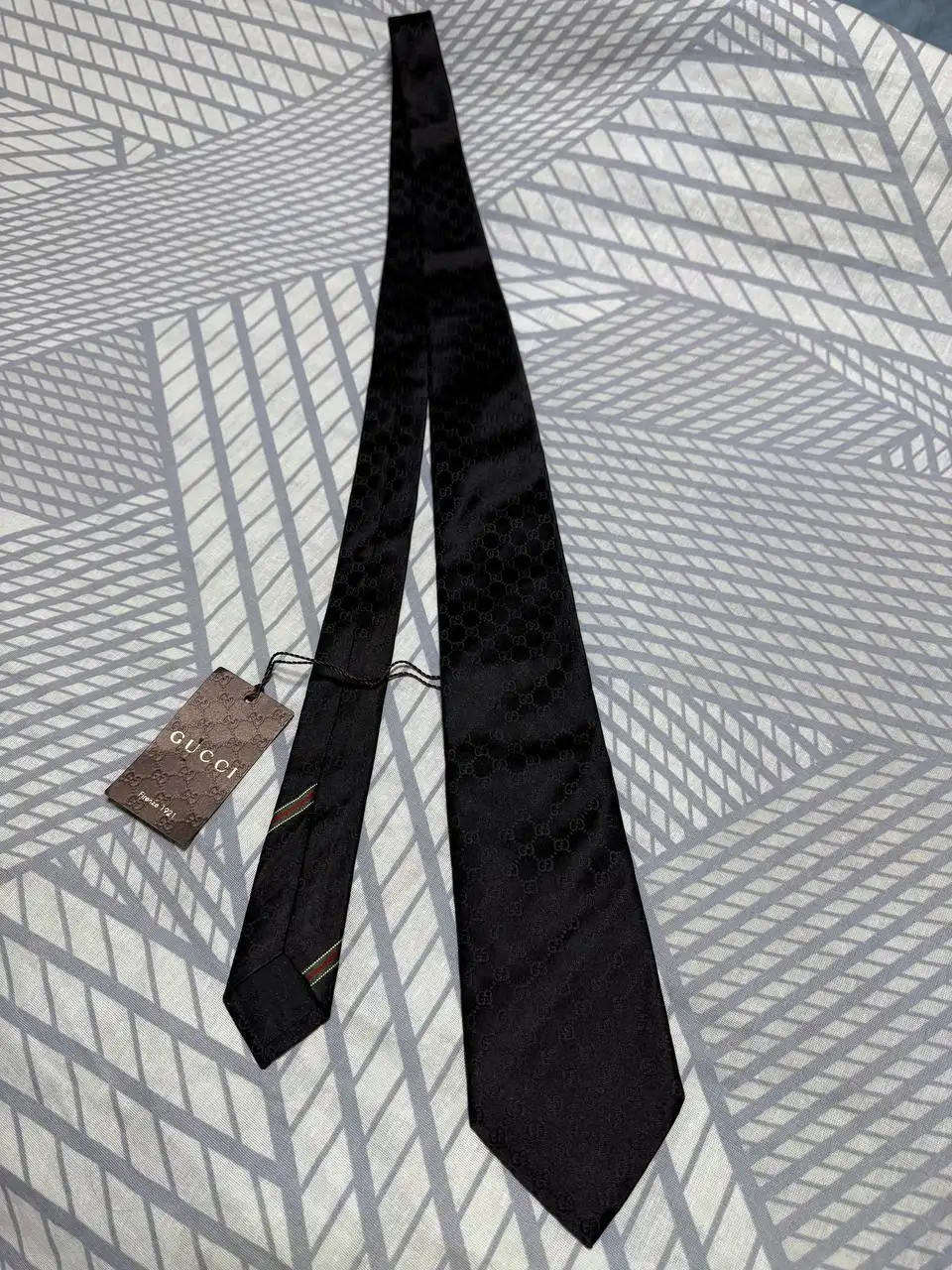 Галстук Gucci новый с этикеткой - Одежда в Балашиха