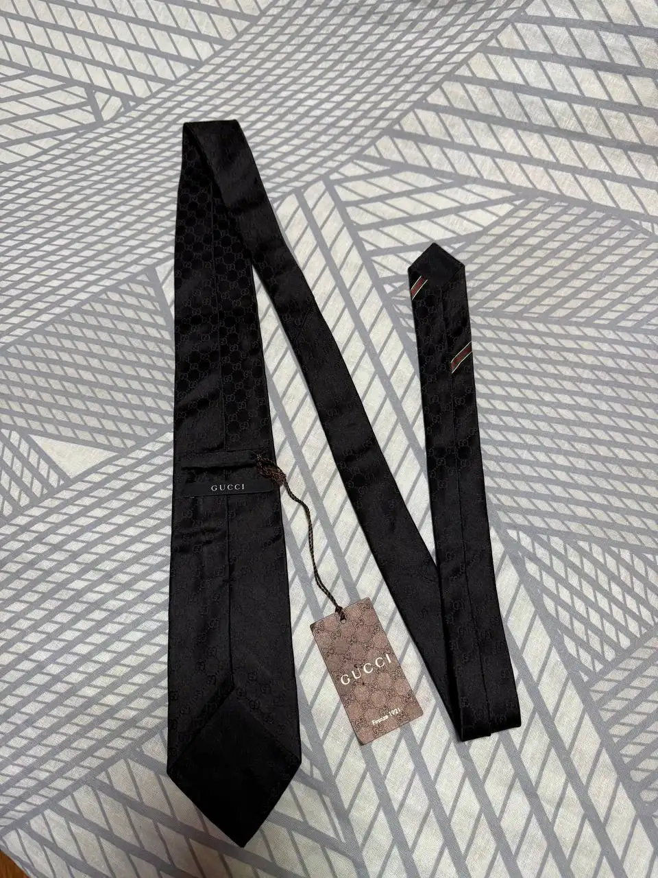 Галстук Gucci новый с этикеткой - Одежда в Балашиха
