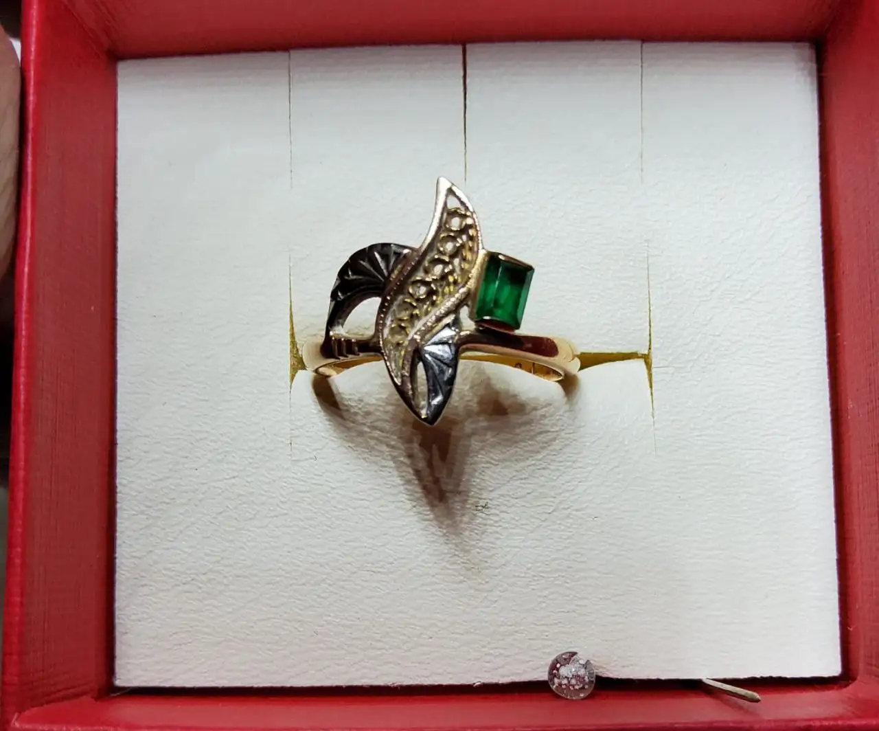 Золотое кольцо СССР 583 пробы с изумрудом Р17 - Ювелирные изделия (Барахолка) в Москва