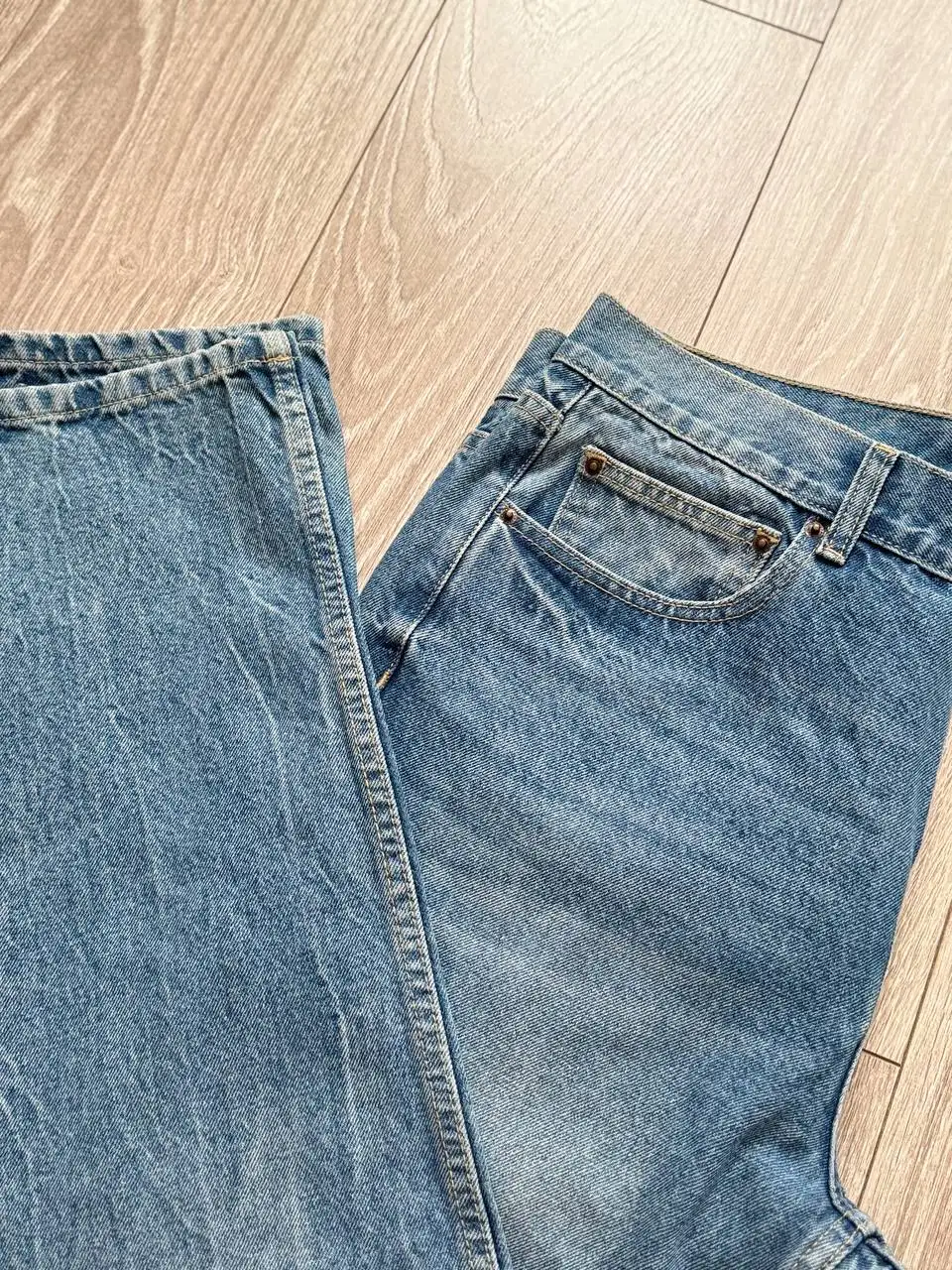 Женская куртка и мужские джинсы - Одежда в Балашиха