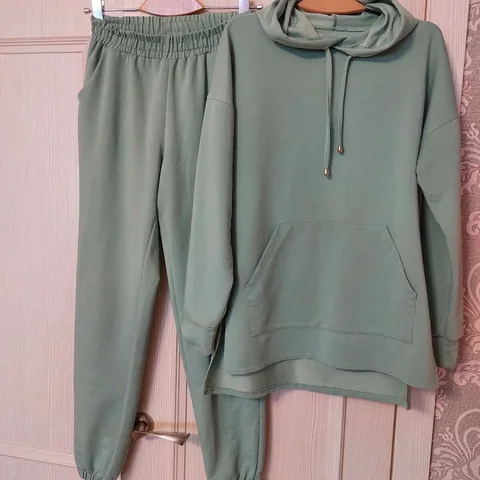 Женский спортивный костюм в идеальном состоянии - Одежда в Балашиха