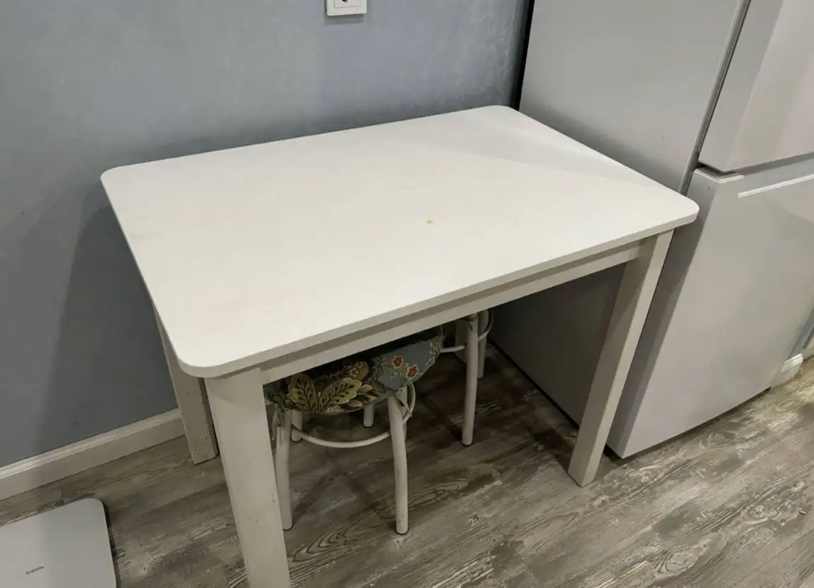 Продается белый кухонный стол из ДСП - Мебель (Для дома и дачи) в Балашиха