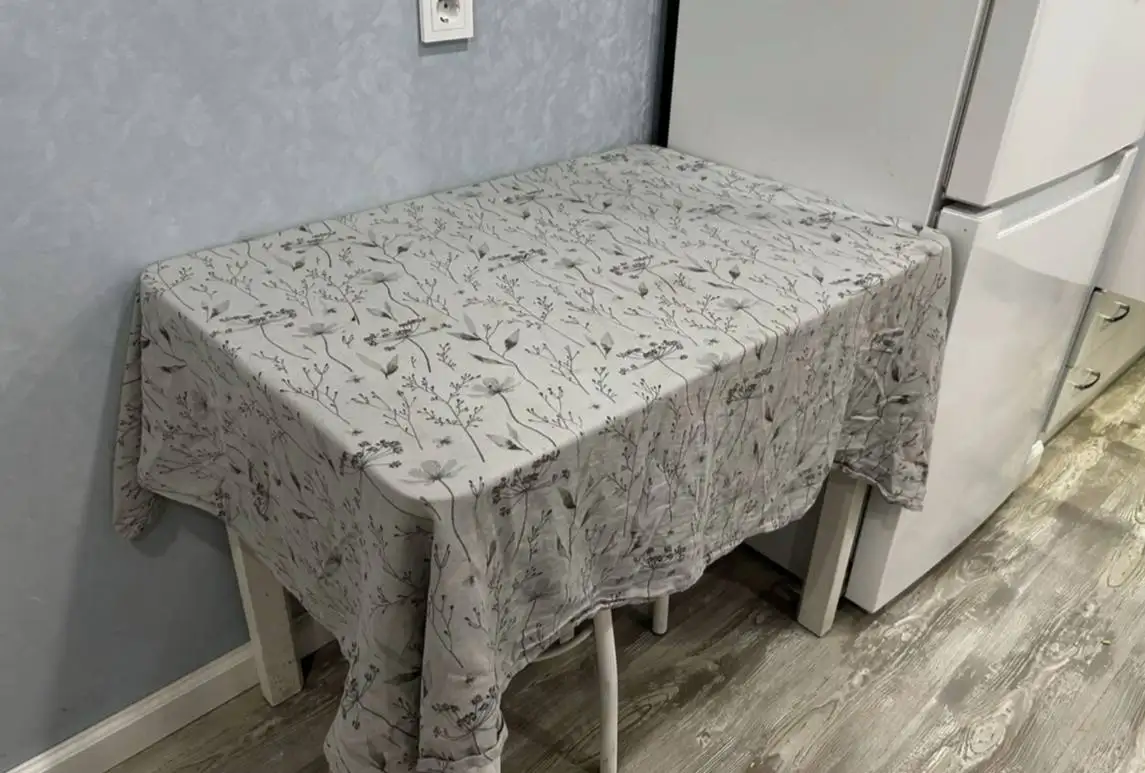 Продается белый кухонный стол из ДСП - Мебель (Для дома и дачи) в Балашиха