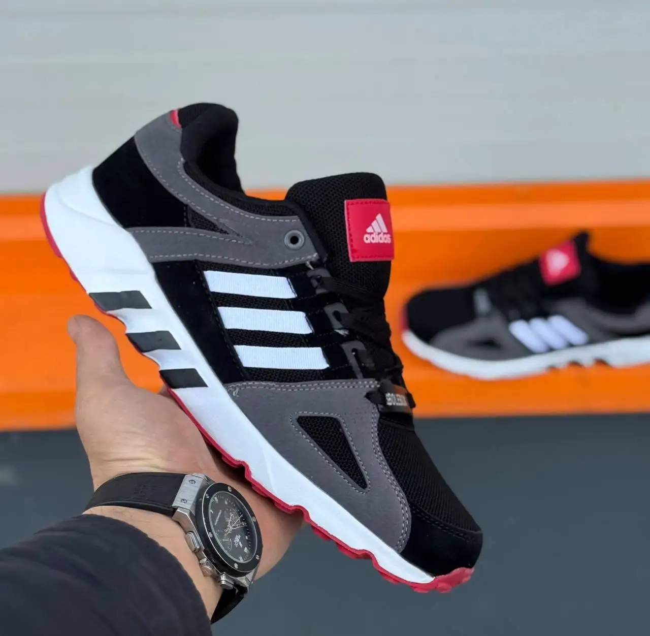 Продажа новых кроссовок мужских и женских - Обувь (Одежда) в Балашиха