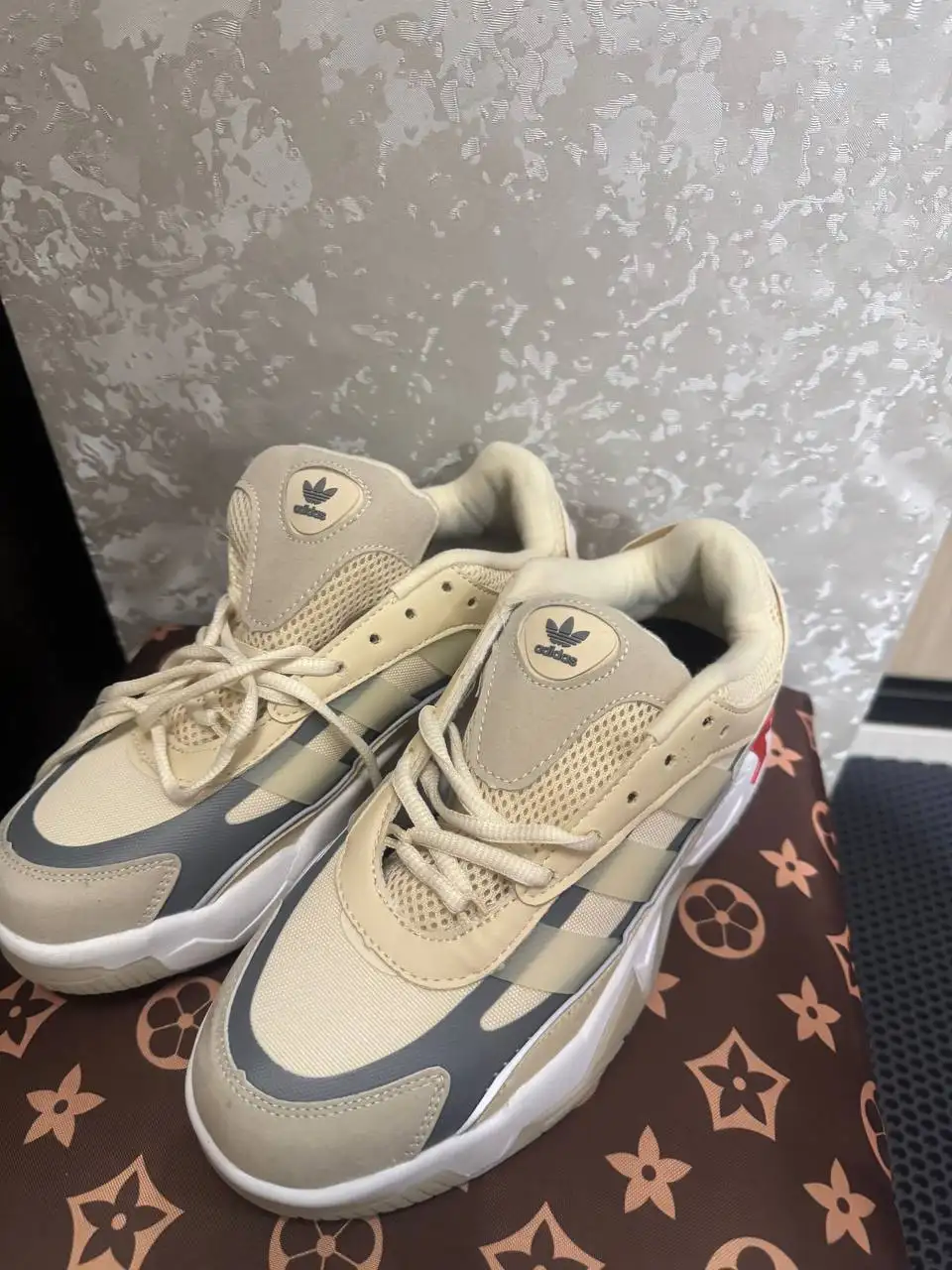 Продажа мужских и женских кроссовок - Обувь (Одежда) в Балашиха