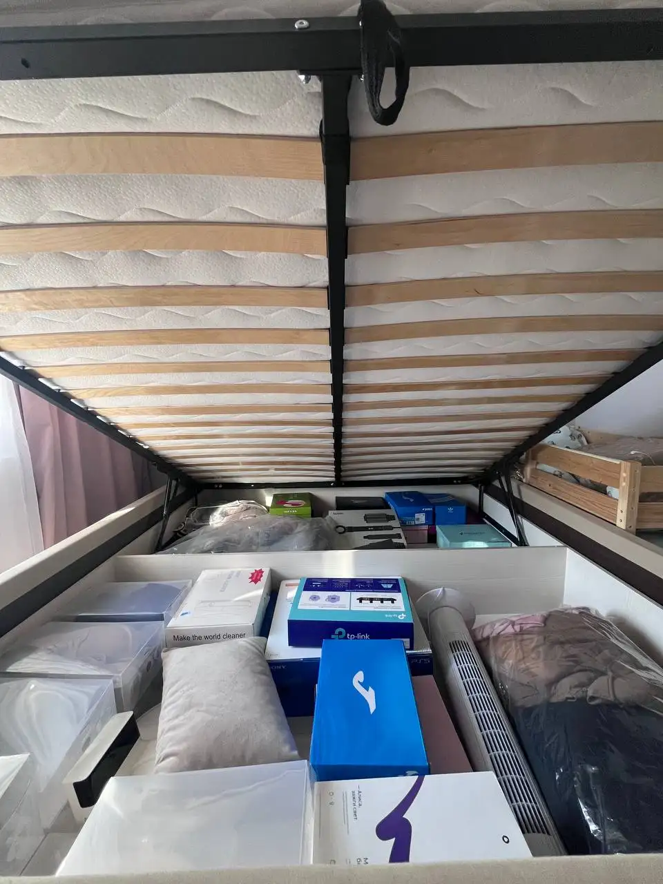 Продам двуспальную кровать с матрасом Hoff Ocean - Мебель (Для дома и дачи) в Москва