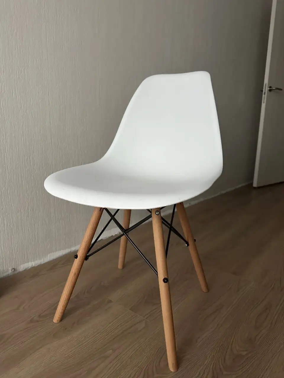 Стул кухонный белый Eames - Мебель (Для дома и дачи) в Балашиха