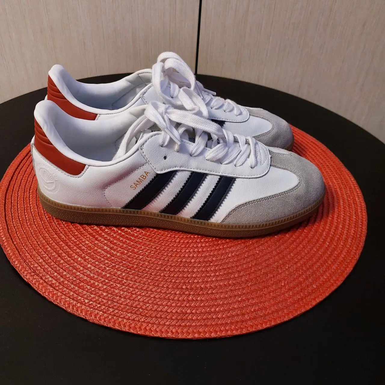 Продажа кроссовок Adidas Samba и бейсболок - Обувь и аксессуары (Одежда) в Балашиха