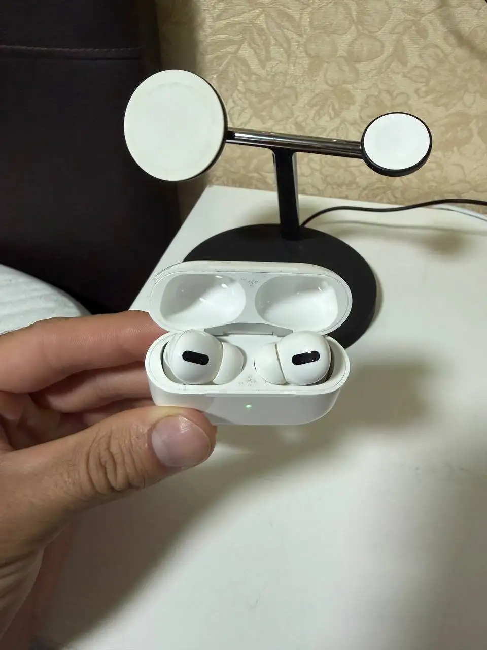 Продам AirPods Pro (1-го поколения) - Электроника в Москва
