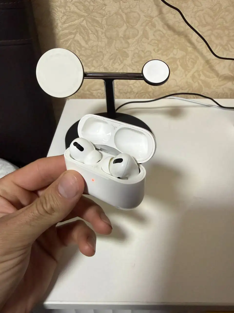 Продам AirPods Pro (1-го поколения) - Электроника в Москва